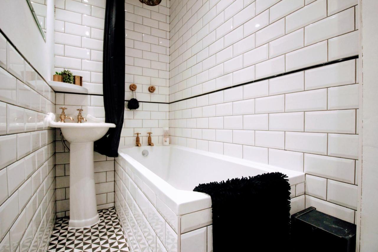 Traditional Victorian 2 Bed In Cobbled Street + Mod Cons - Full Home Londýn Exteriér fotografie